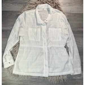 Maurice’s women’s white button top